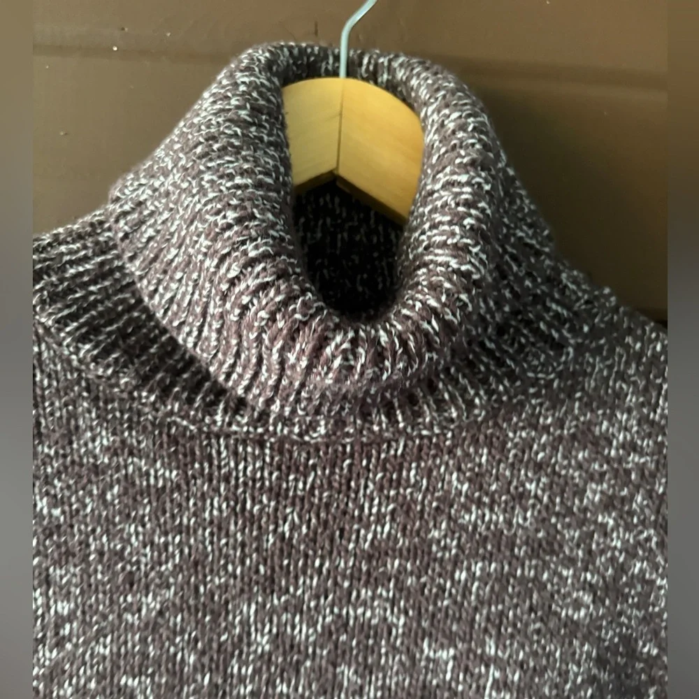 ROOTS Marled Turtleneck Sweater
Size: L/G - Picture 4 of 8